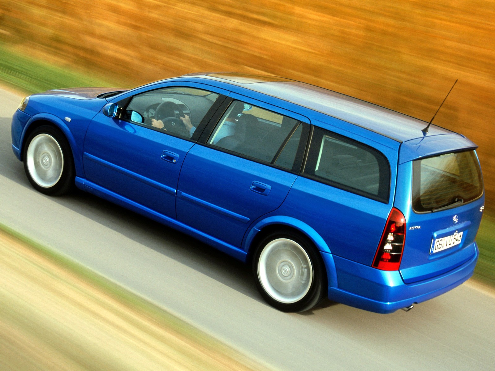 Opel Astra Caravan photo 11