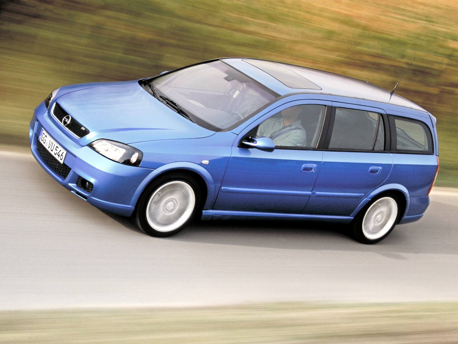 Opel Astra Caravan photo 14