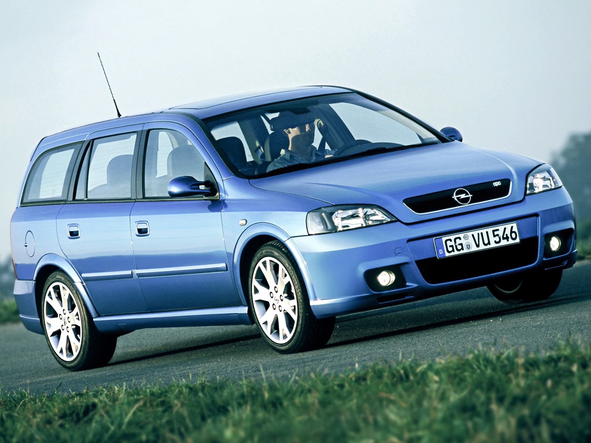 Opel Astra Caravan photo 15