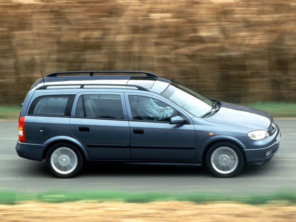 Opel Astra Caravan photo 18