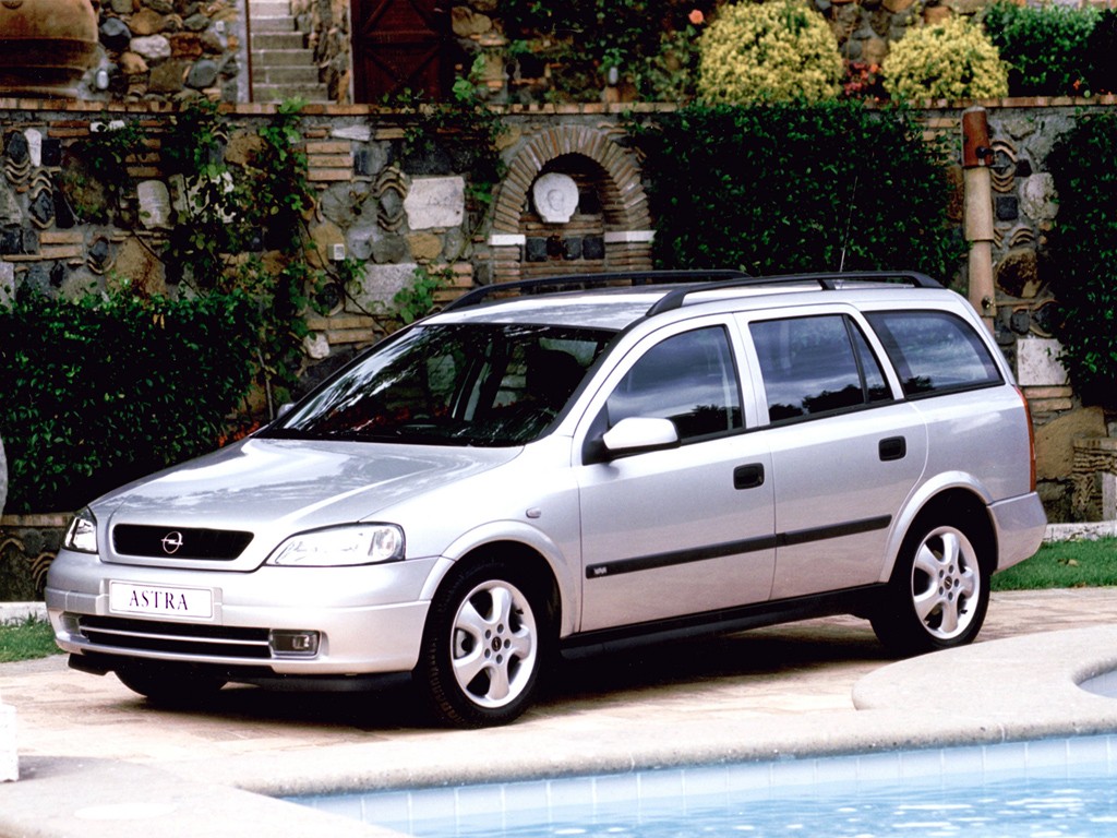 Opel Astra Caravan photo 20
