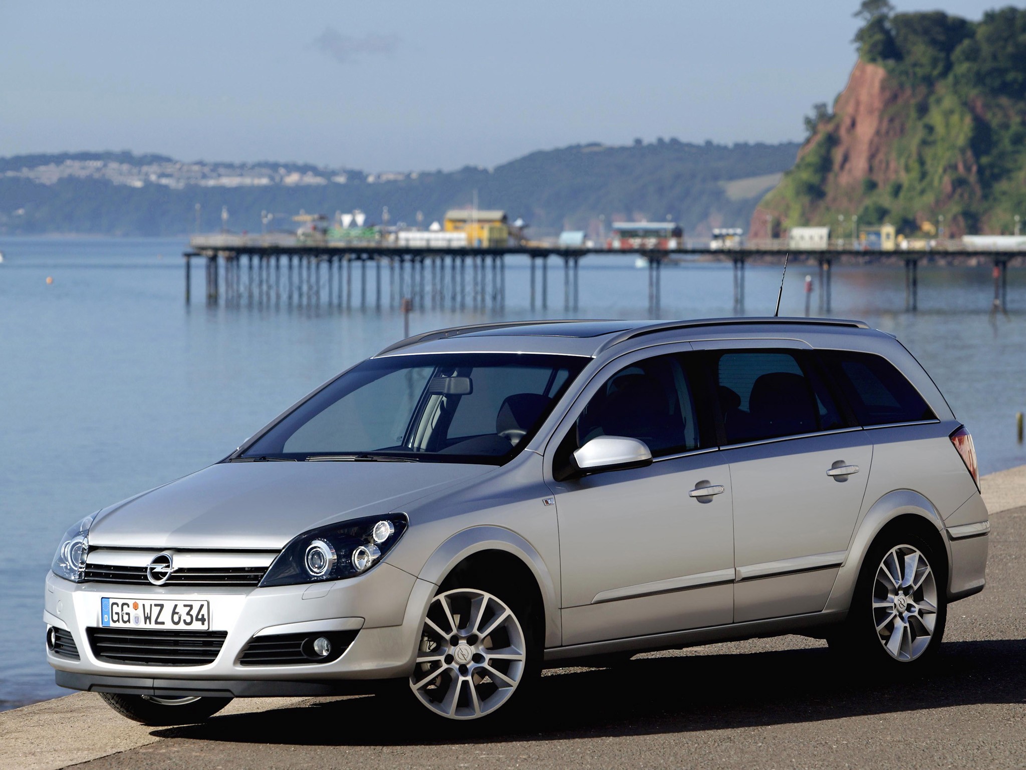 Opel Astra Caravan photo 13
