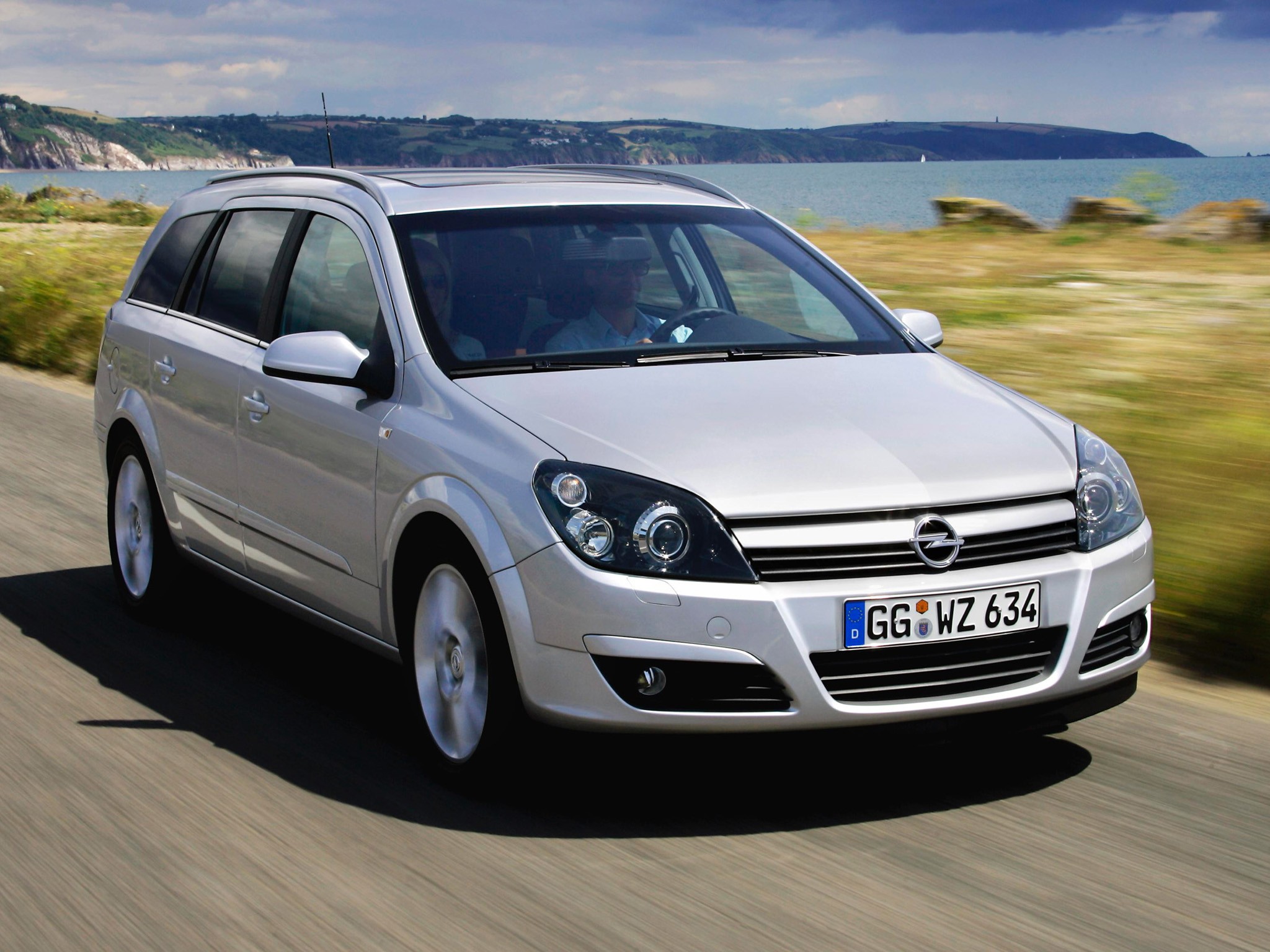 Opel Astra Caravan photo 18
