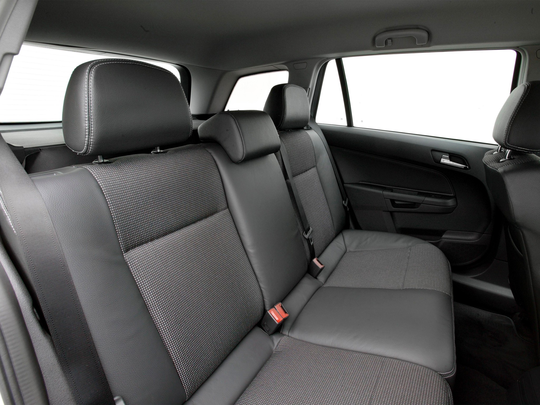 Opel Astra Caravan photo 33