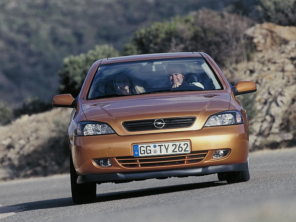 Opel Astra Coupe photo 10