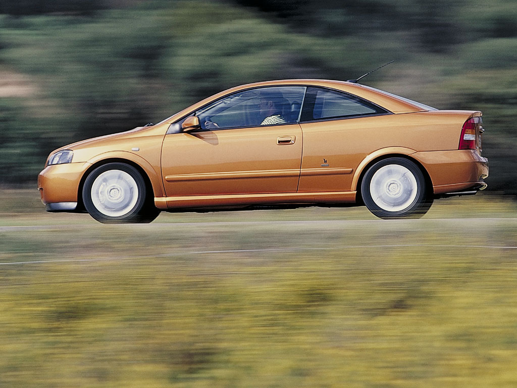 Opel Astra Coupe photo 12