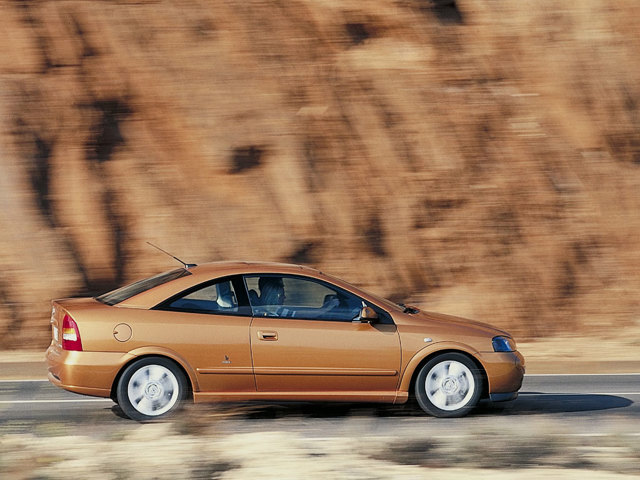Opel Astra Coupe photo 23