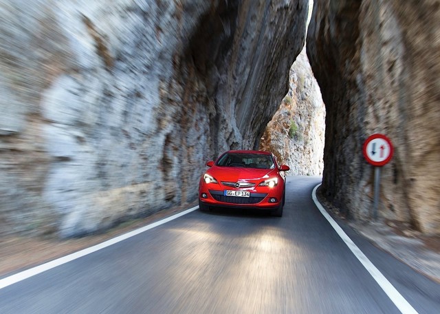 Opel Astra Gtc foto 69