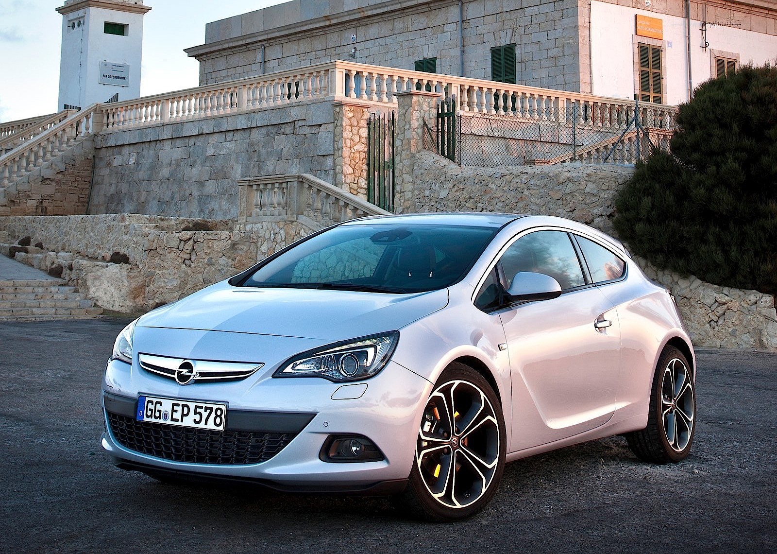 Opel Astra Gtc photo 6