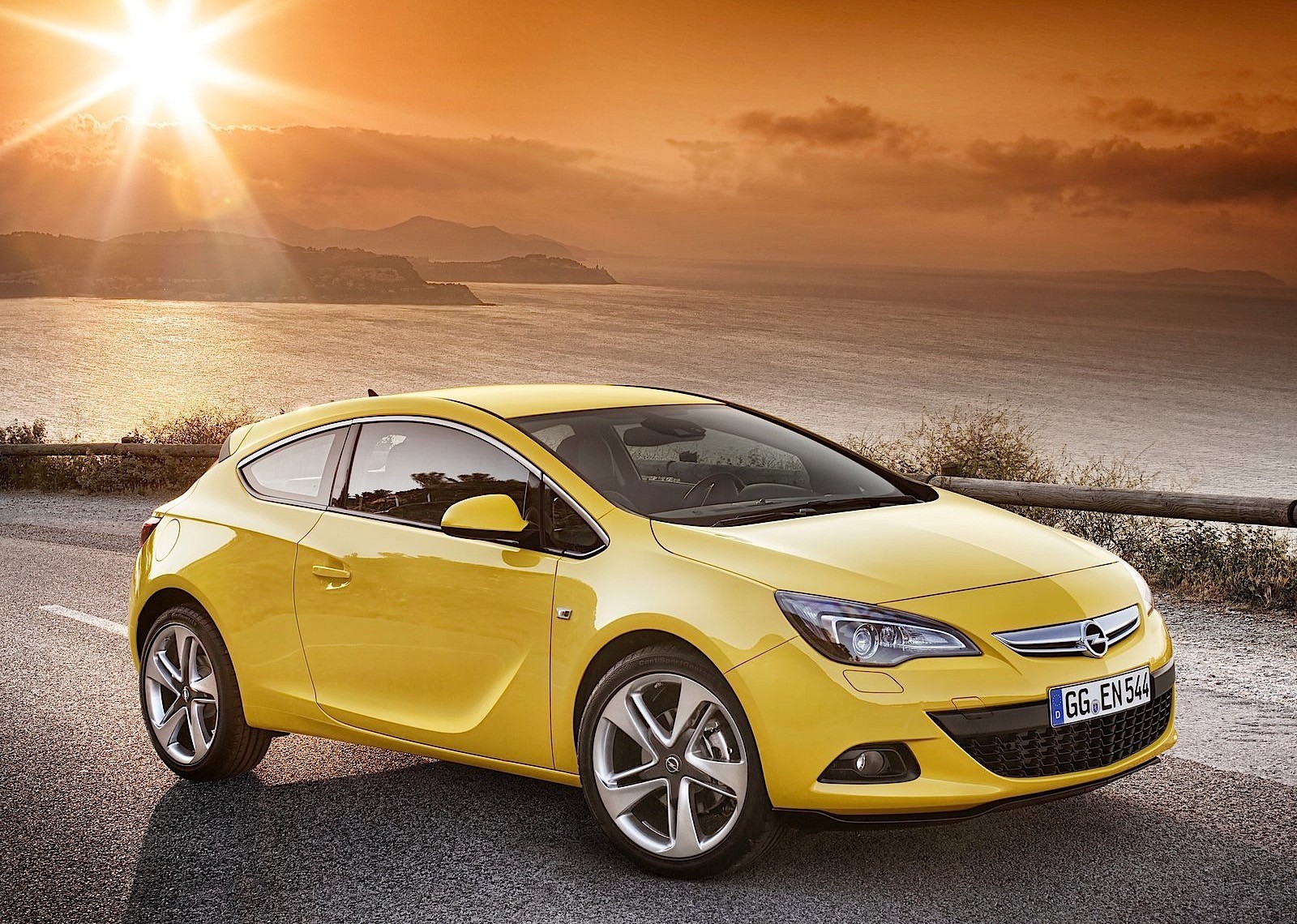 Opel Astra Gtc photo 7