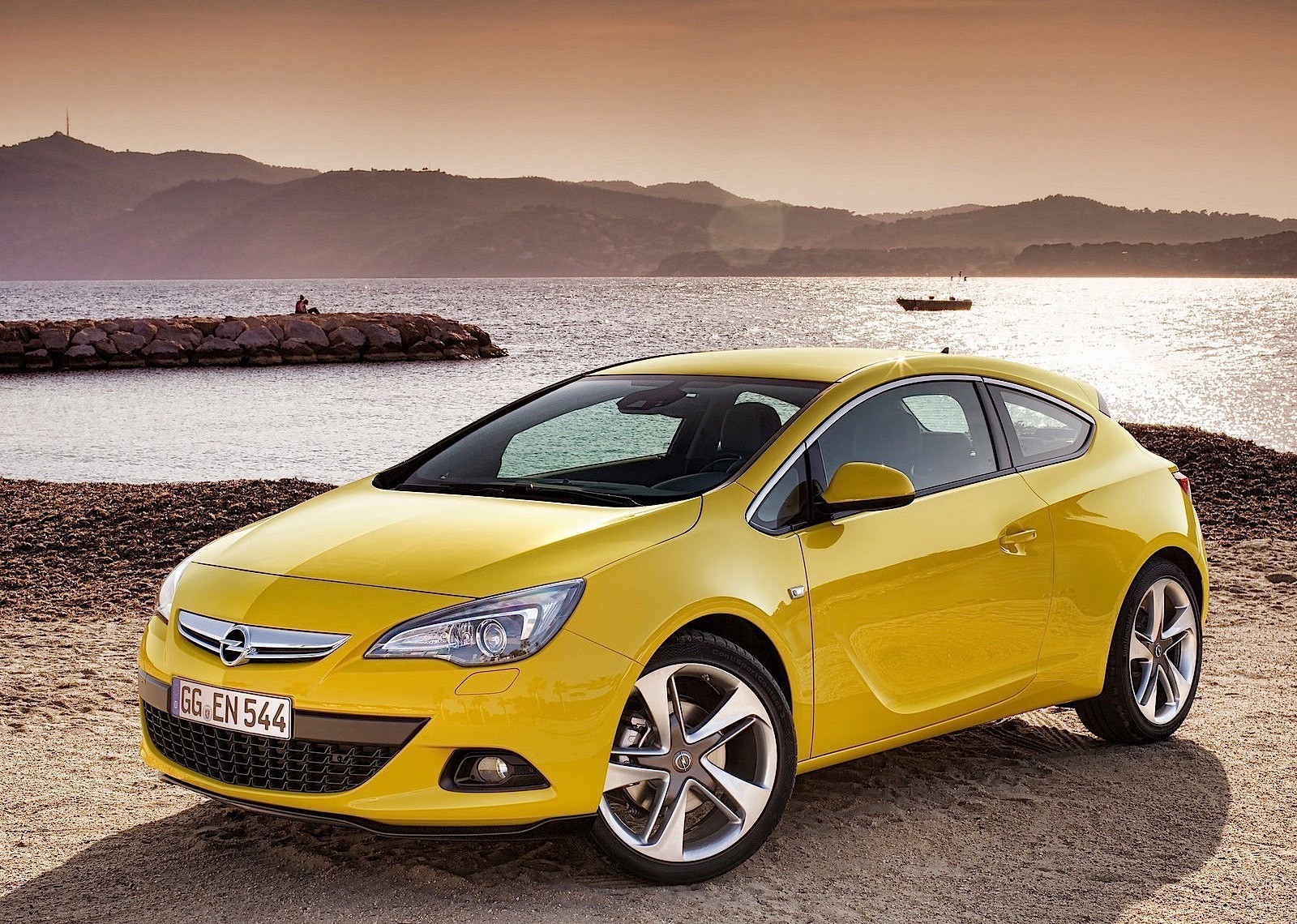 Opel Astra Gtc photo 8