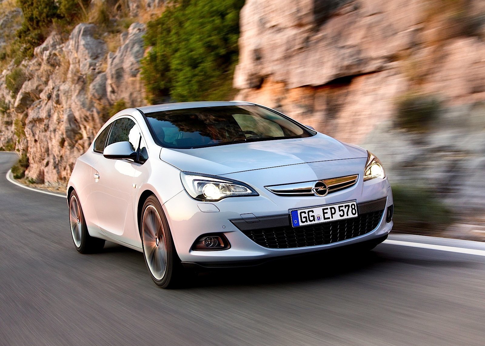 Opel Astra Gtc photo 11
