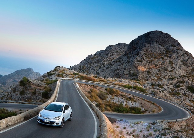 Opel Astra Gtc foto 16
