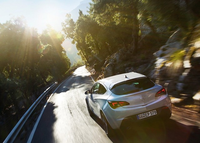 Opel Astra Gtc foto 30