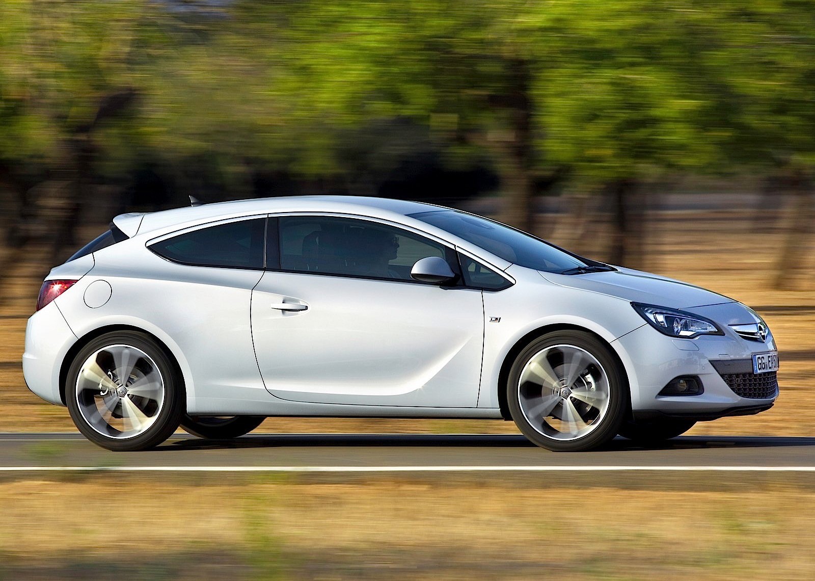 Opel Astra Gtc photo 56