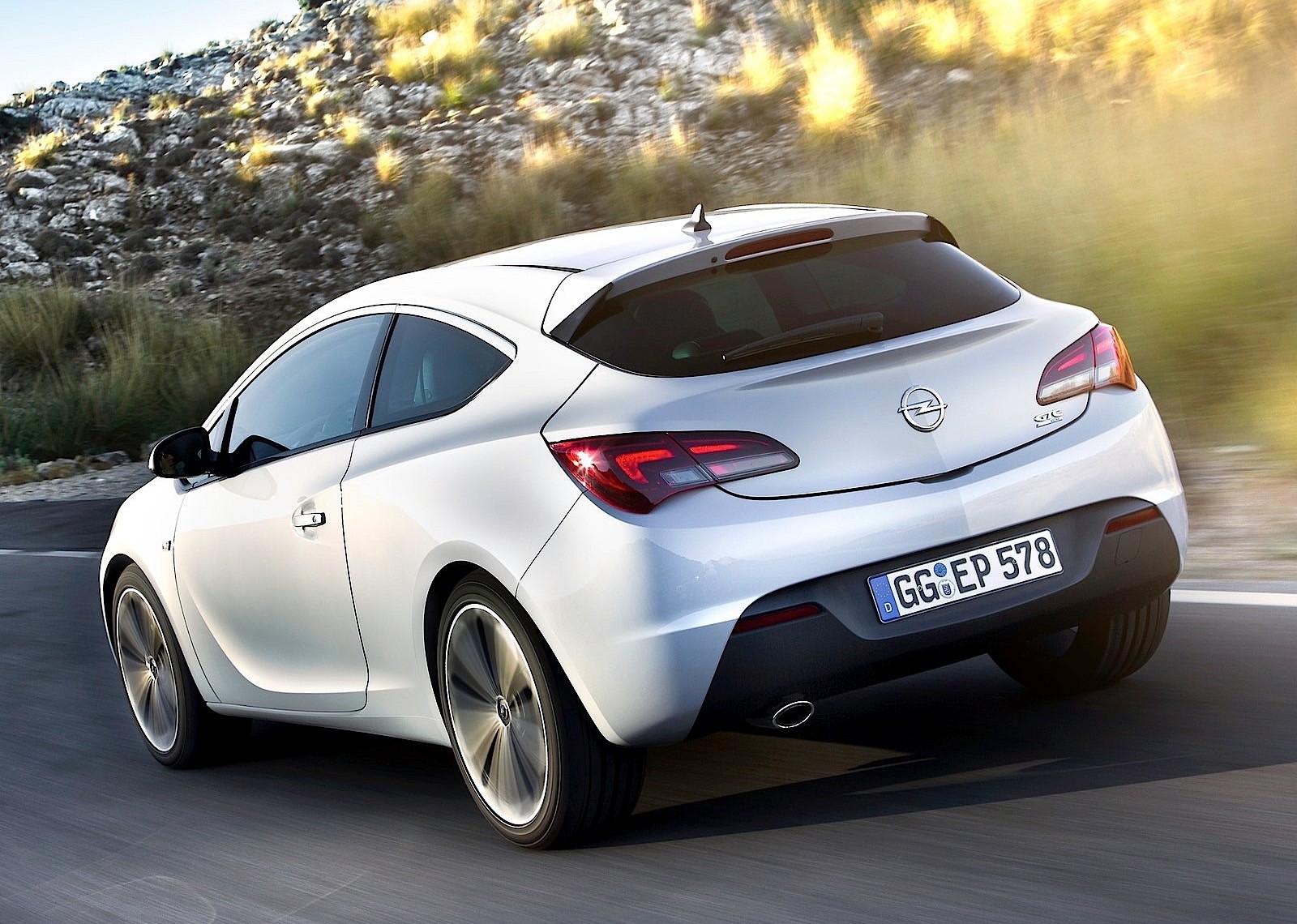 Opel Astra Gtc photo 60