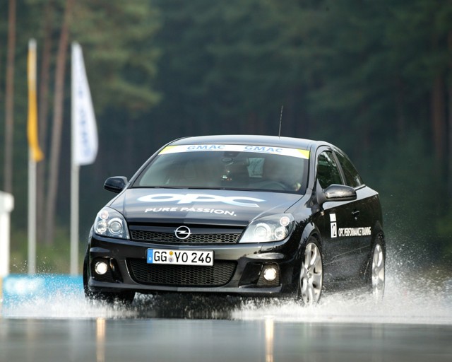 Opel Astra Opc photo 11