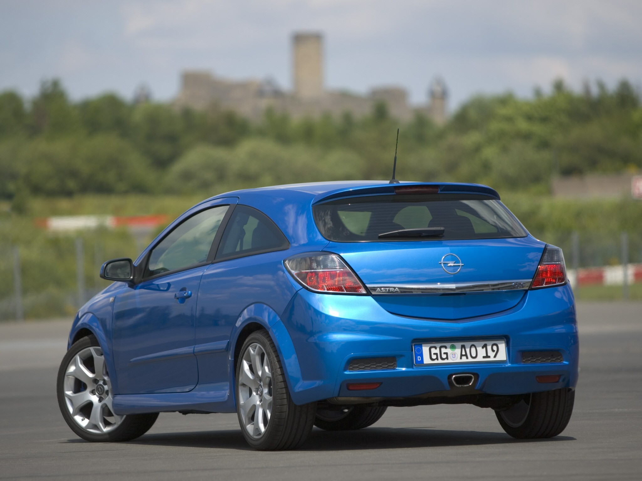 Opel Astra Opc photo 12