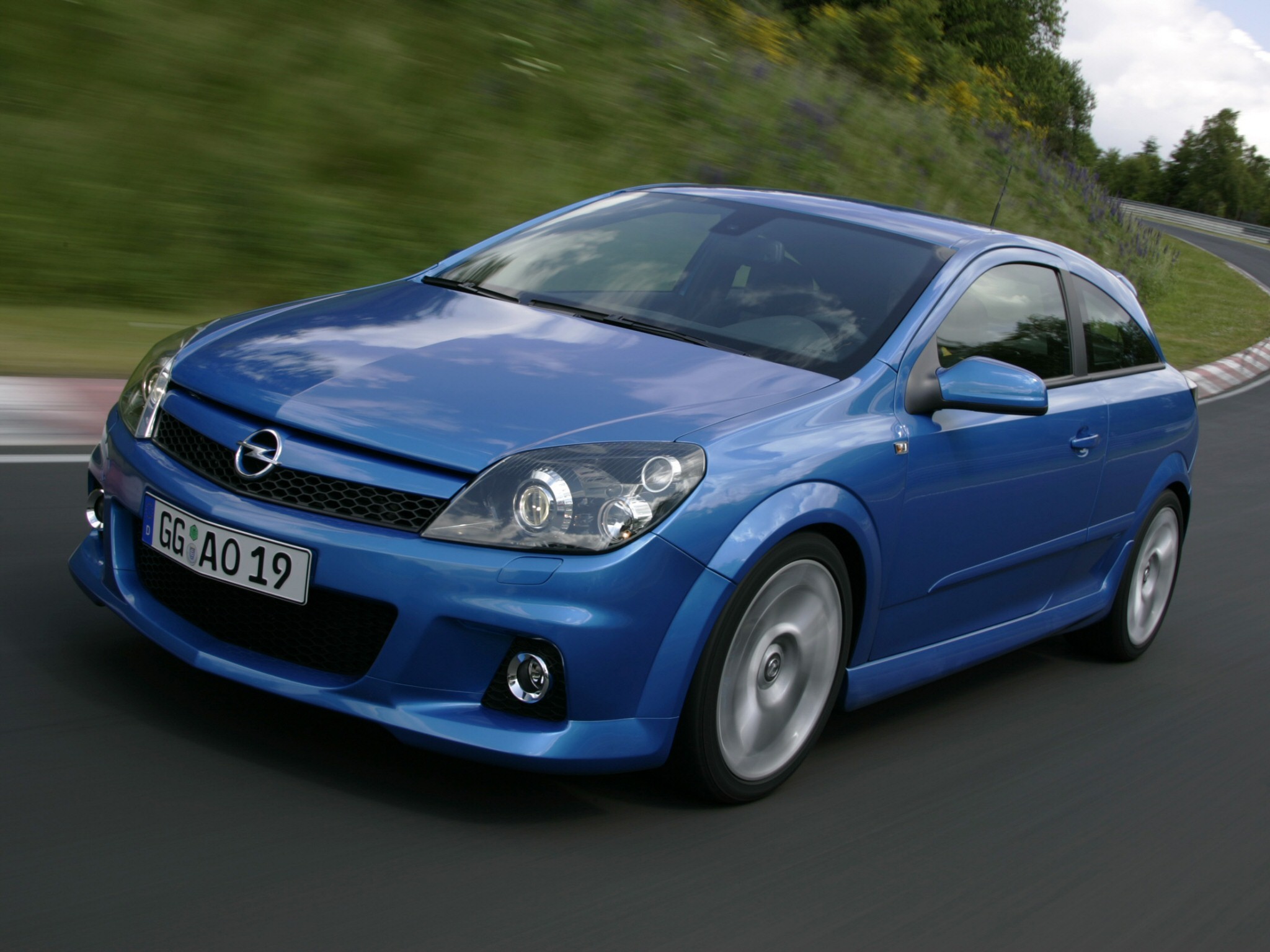 Opel Astra Opc photo 14