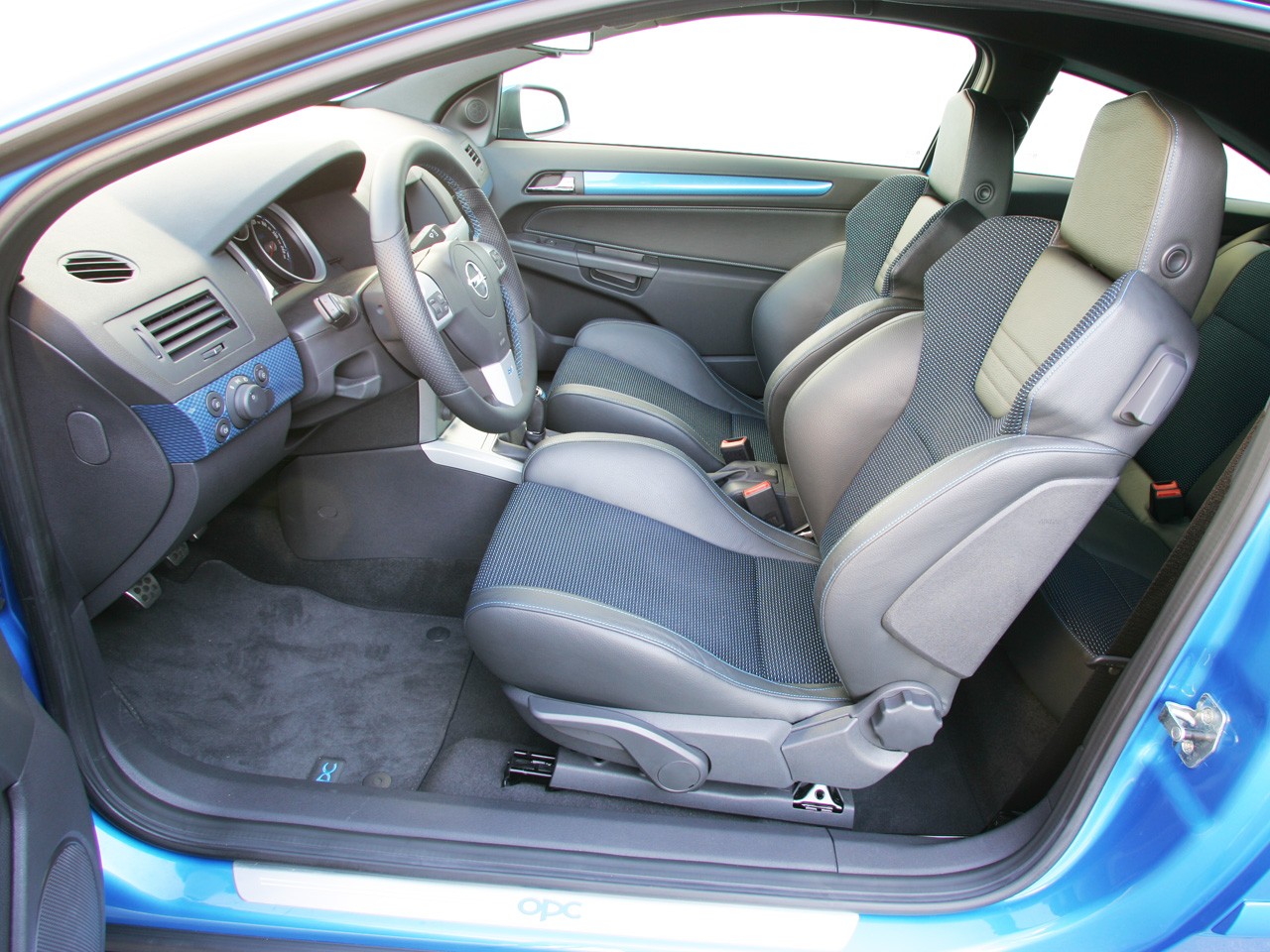 Opel Astra Opc photo 34