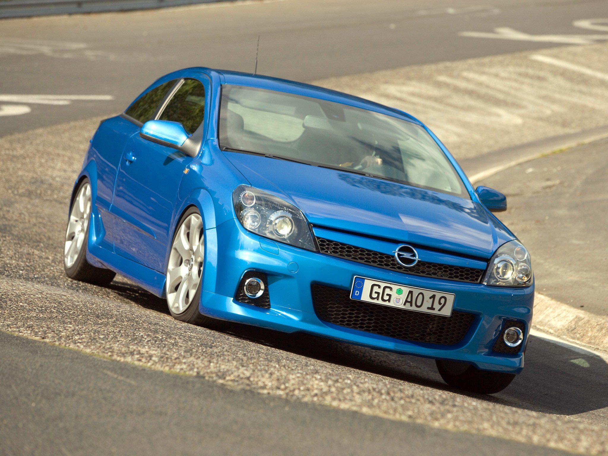 Opel Astra Opc photo 31