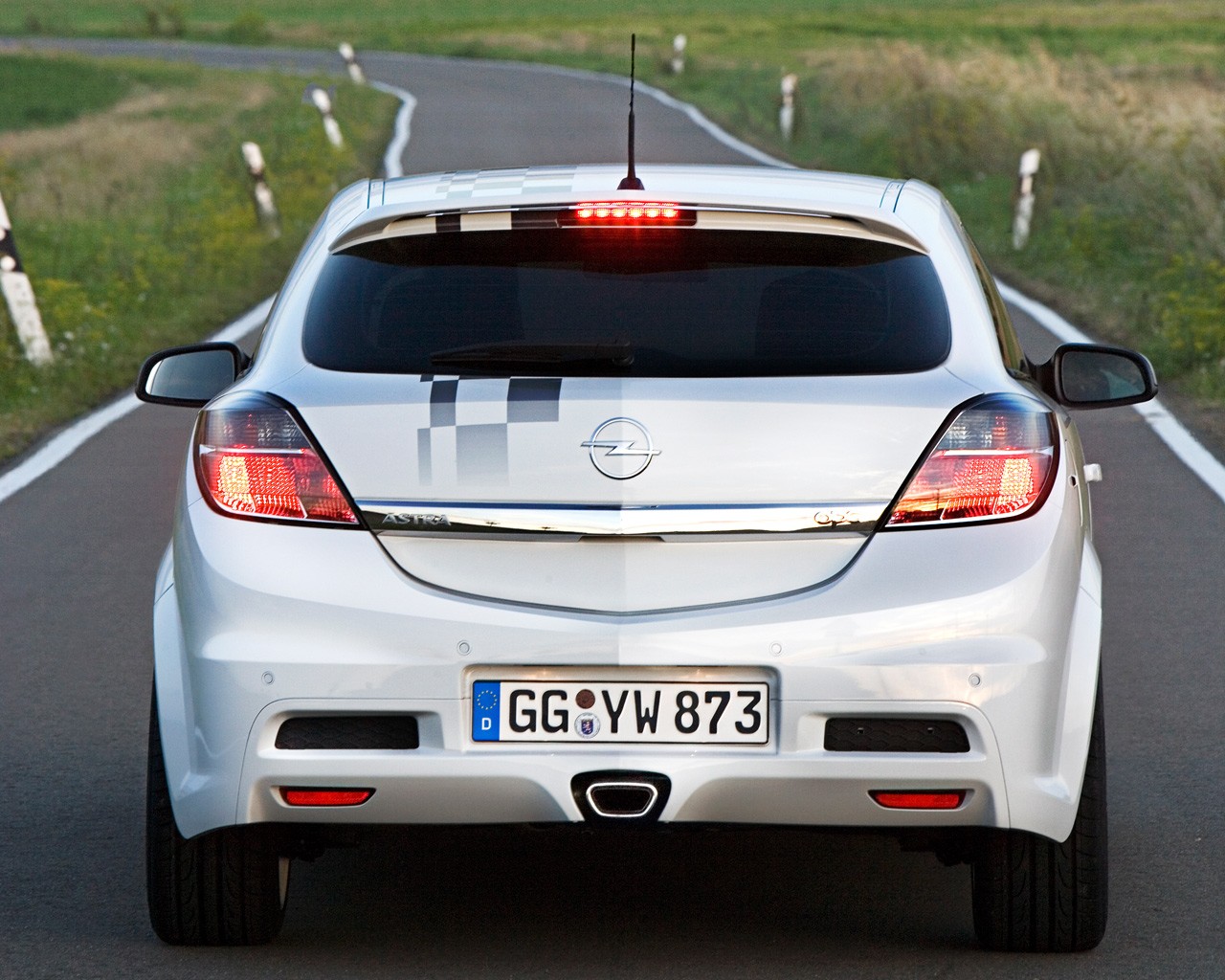 Opel Astra Opc photo 3