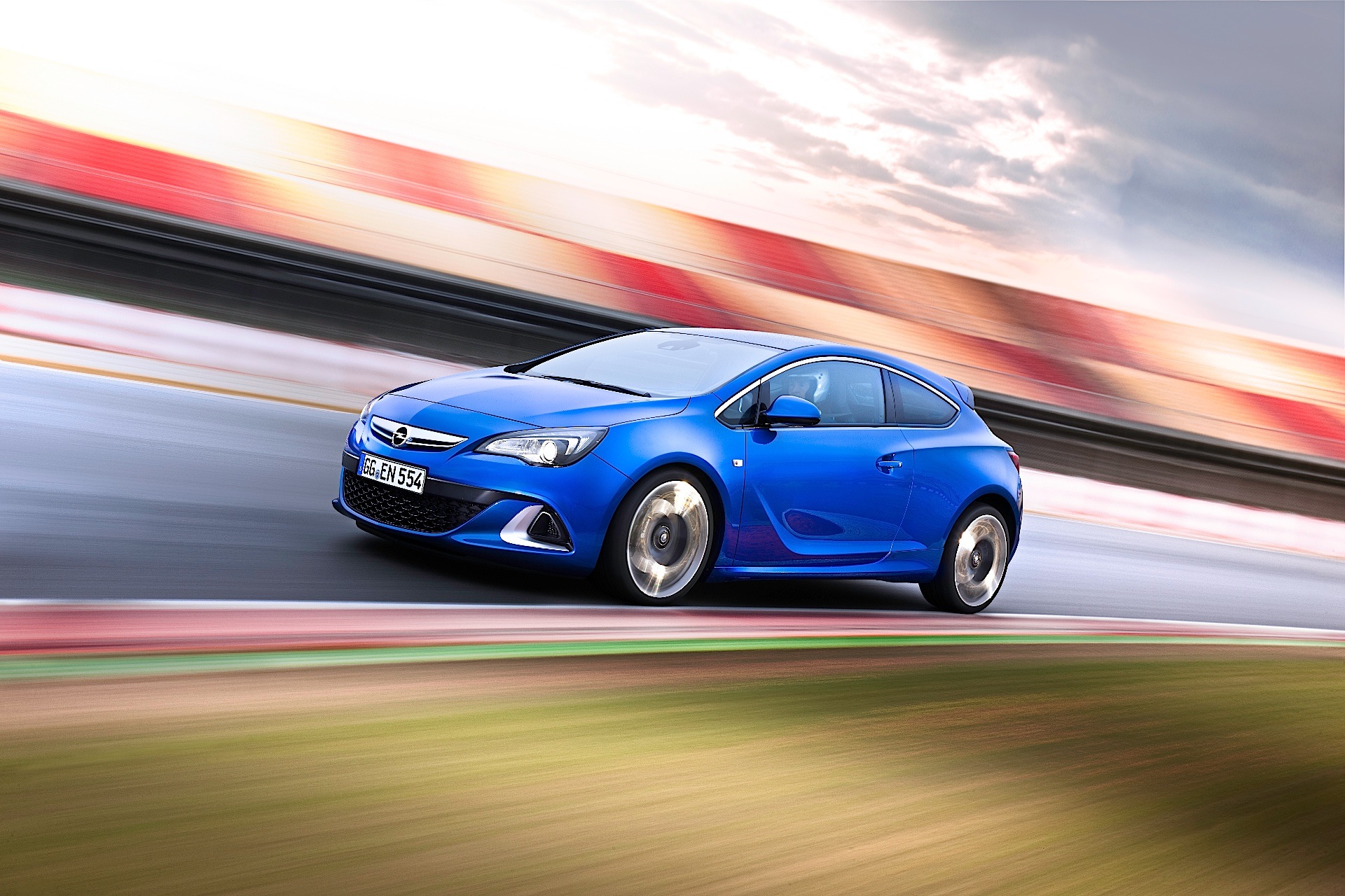 Opel Astra Opc photo 6