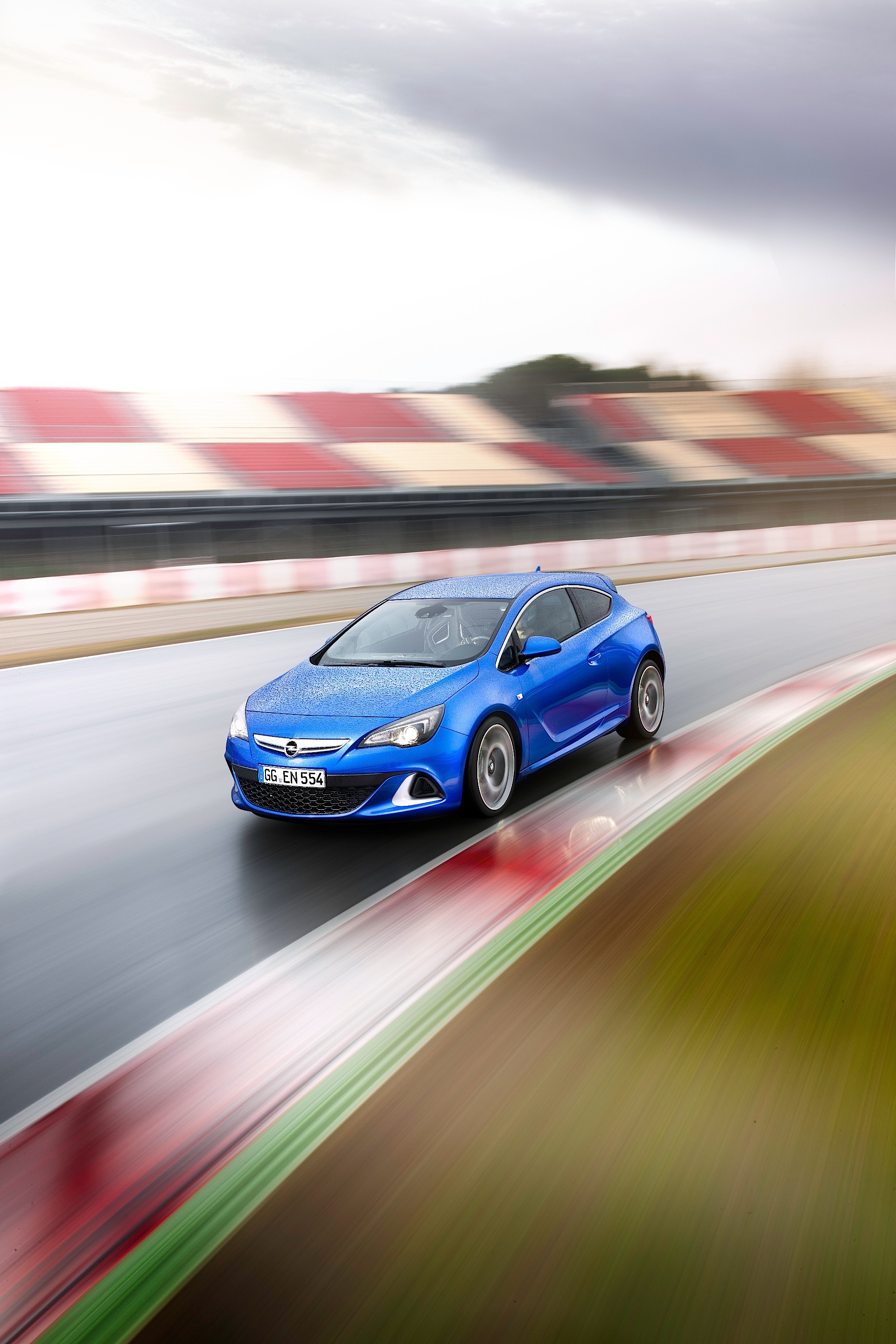 Opel Astra Opc photo 8