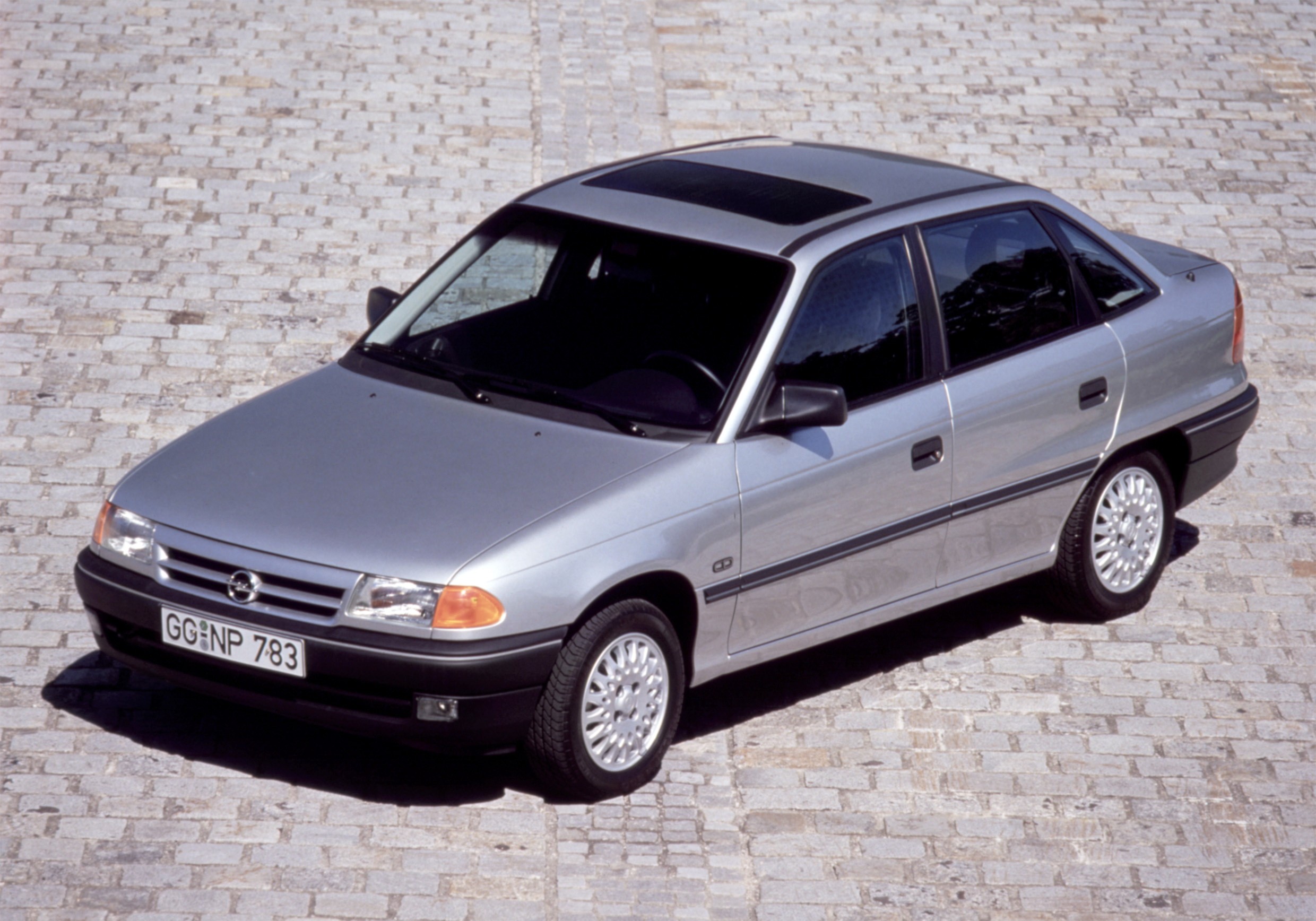 Opel Astra Sedan photo 8