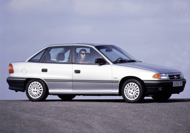 Opel Astra Sedan photo 9