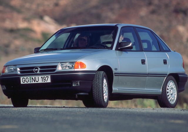 Opel Astra Sedan photo 11