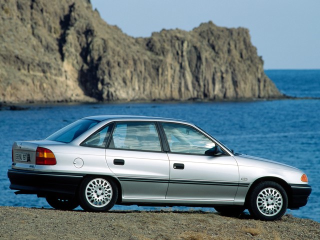Opel Astra Sedan photo 6