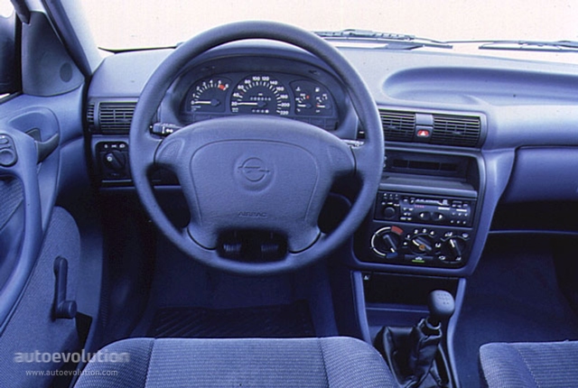 Opel Astra Sedan photo 12