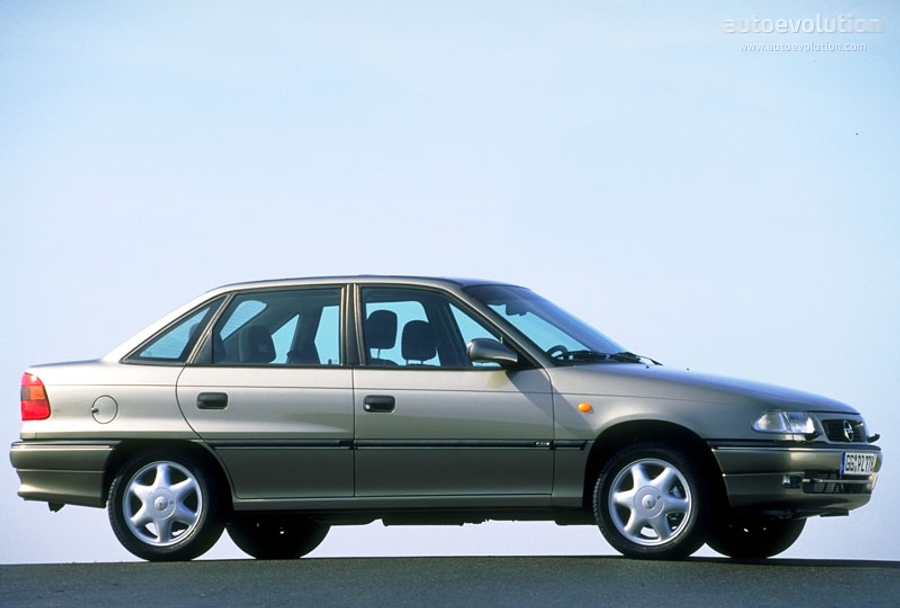 Opel Astra Sedan photo 2