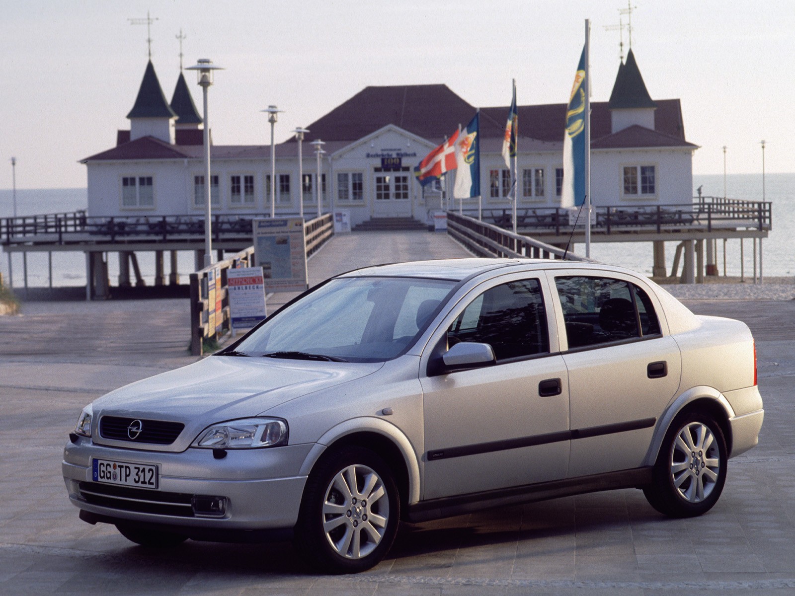 Opel Astra Sedan photo 9