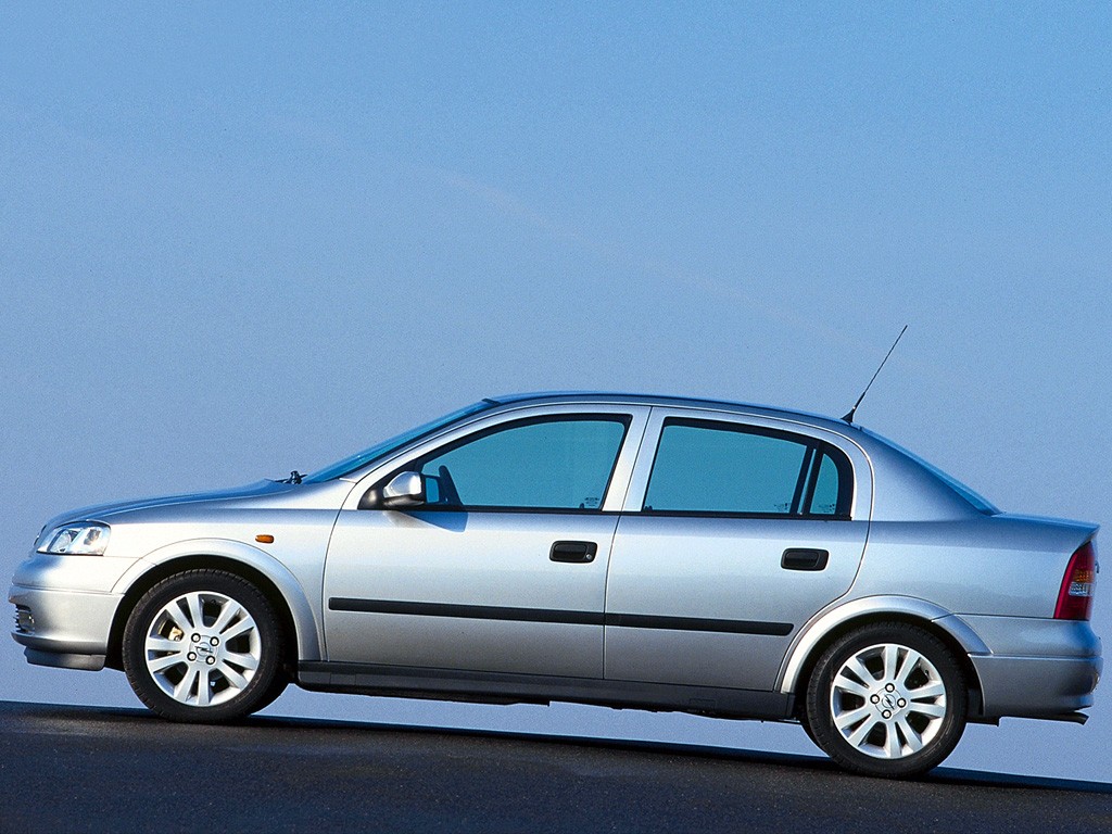 Opel Astra Sedan photo 5