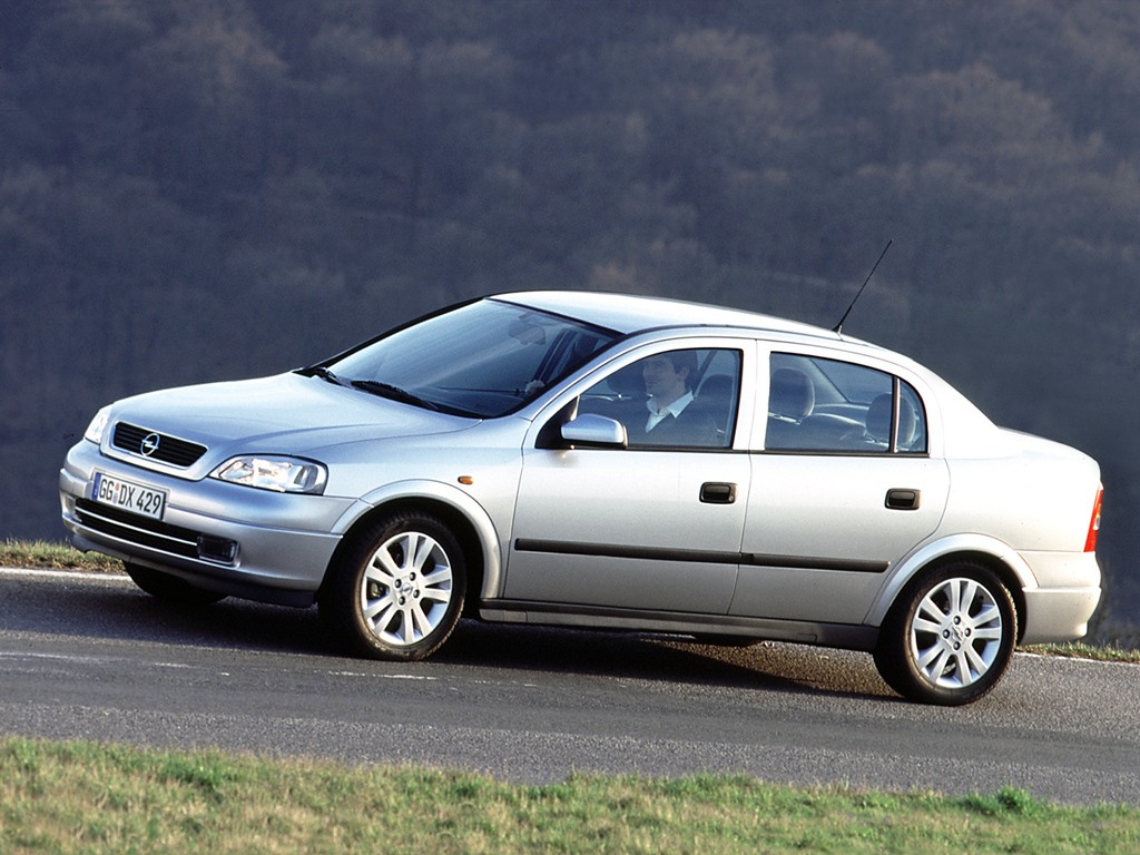 Opel Astra Sedan photo 6