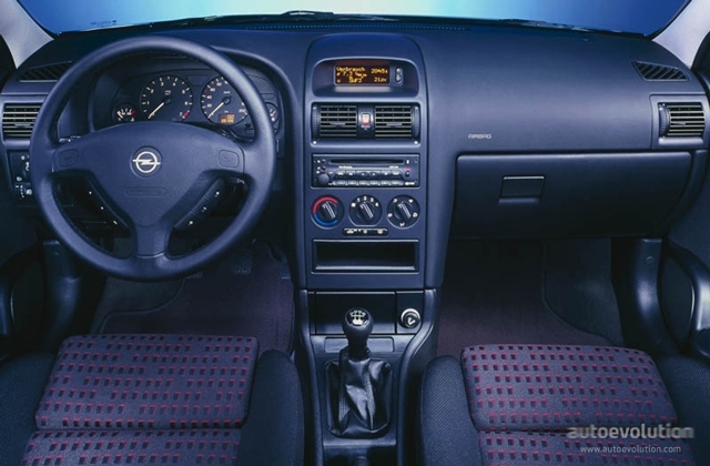 Opel Astra Sedan photo 10