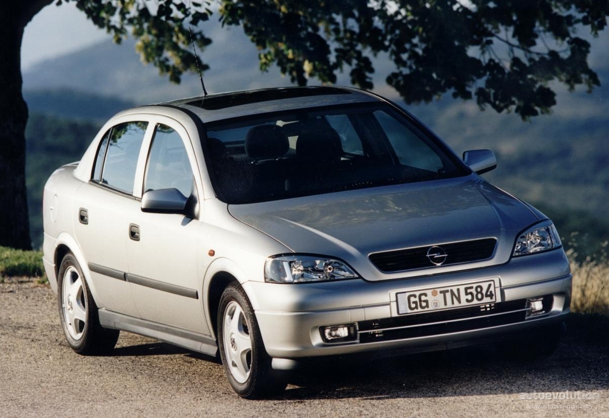 Opel Astra Sedan photo 2