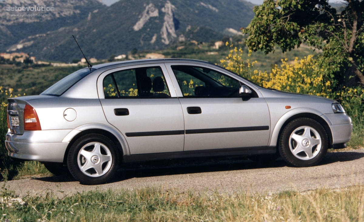Opel Astra Sedan photo 3