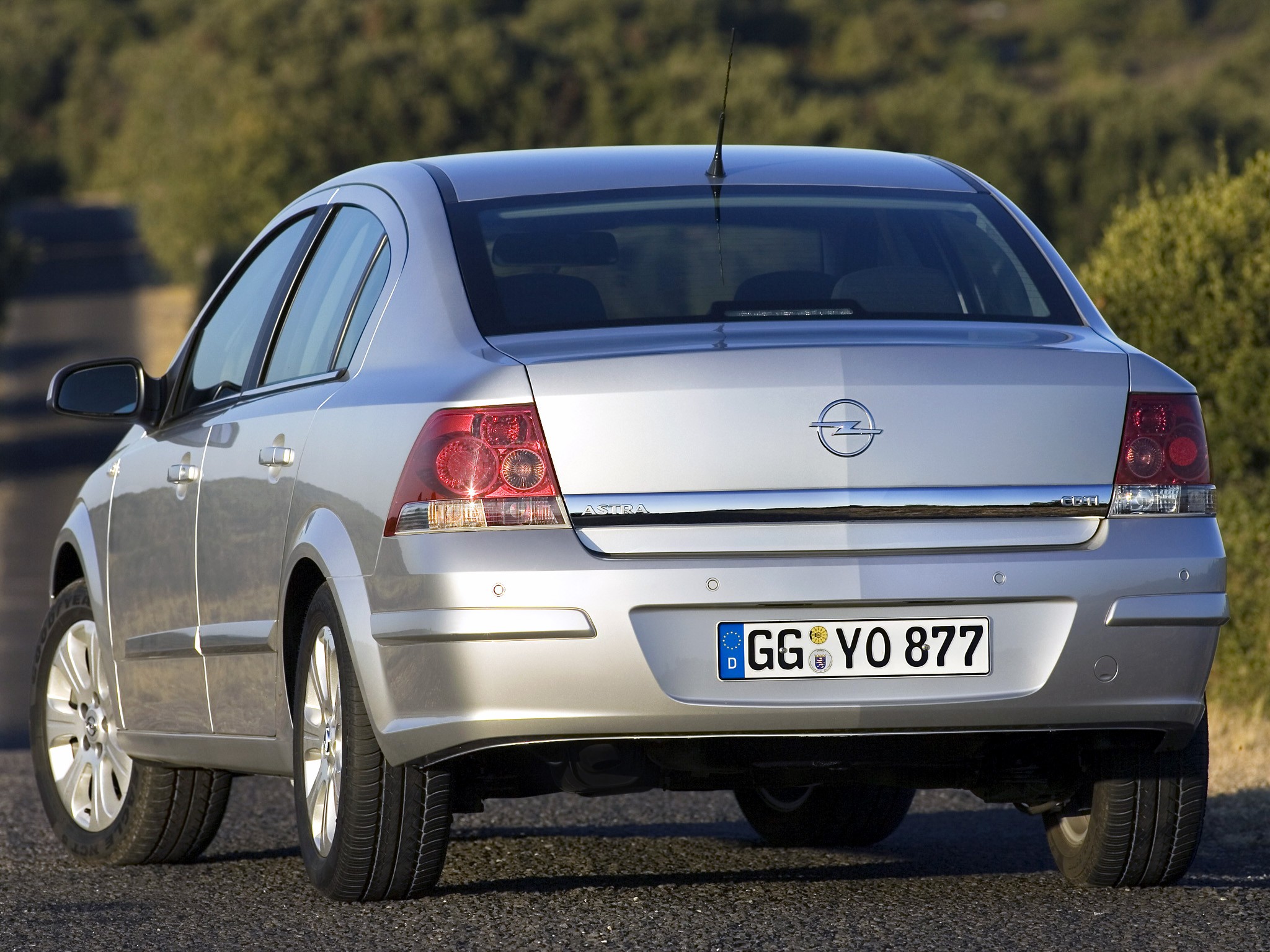Opel Astra Sedan photo 8