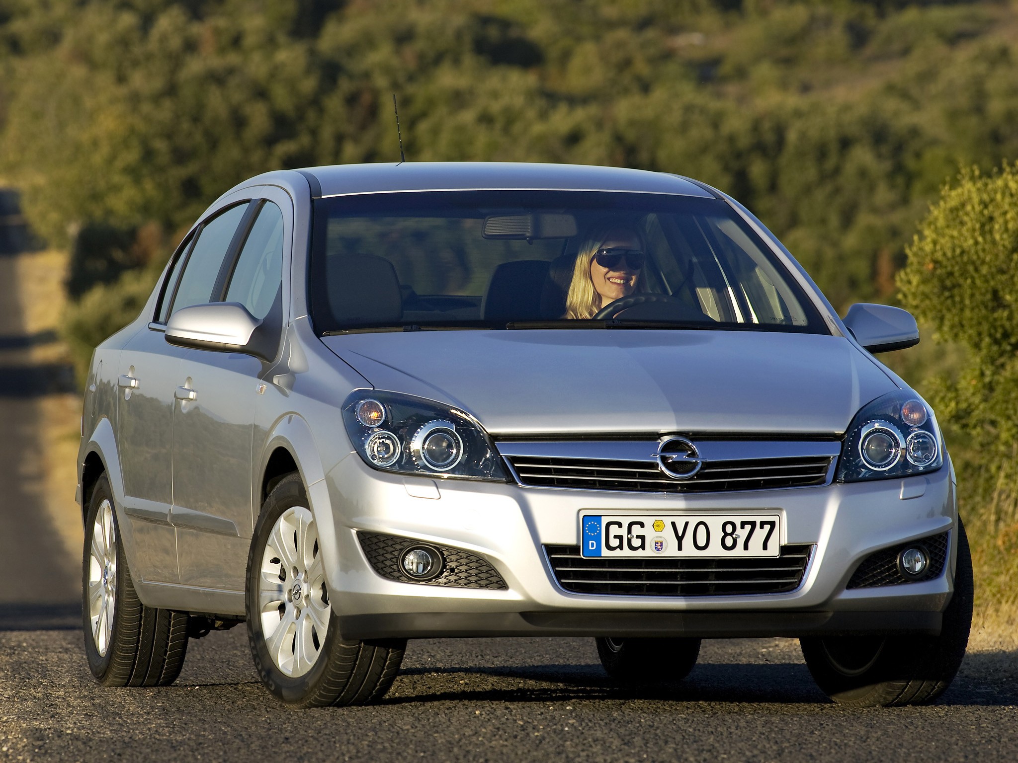 Opel Astra Sedan photo 9
