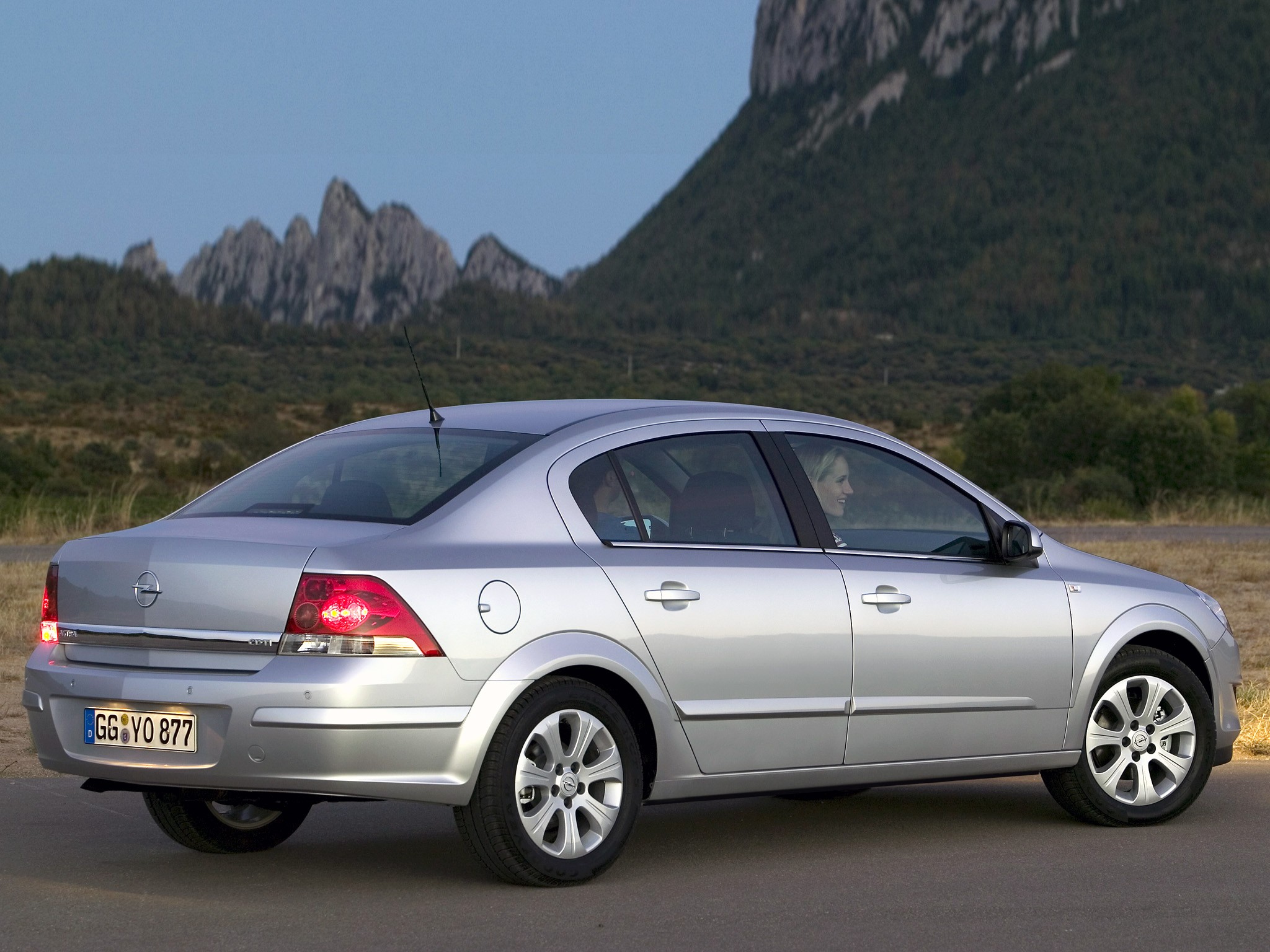 Opel Astra Sedan photo 12