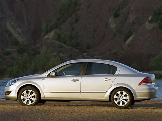 Opel Astra Sedan photo 13