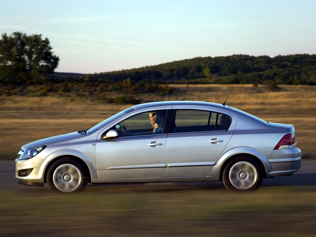 Opel Astra Sedan photo 15