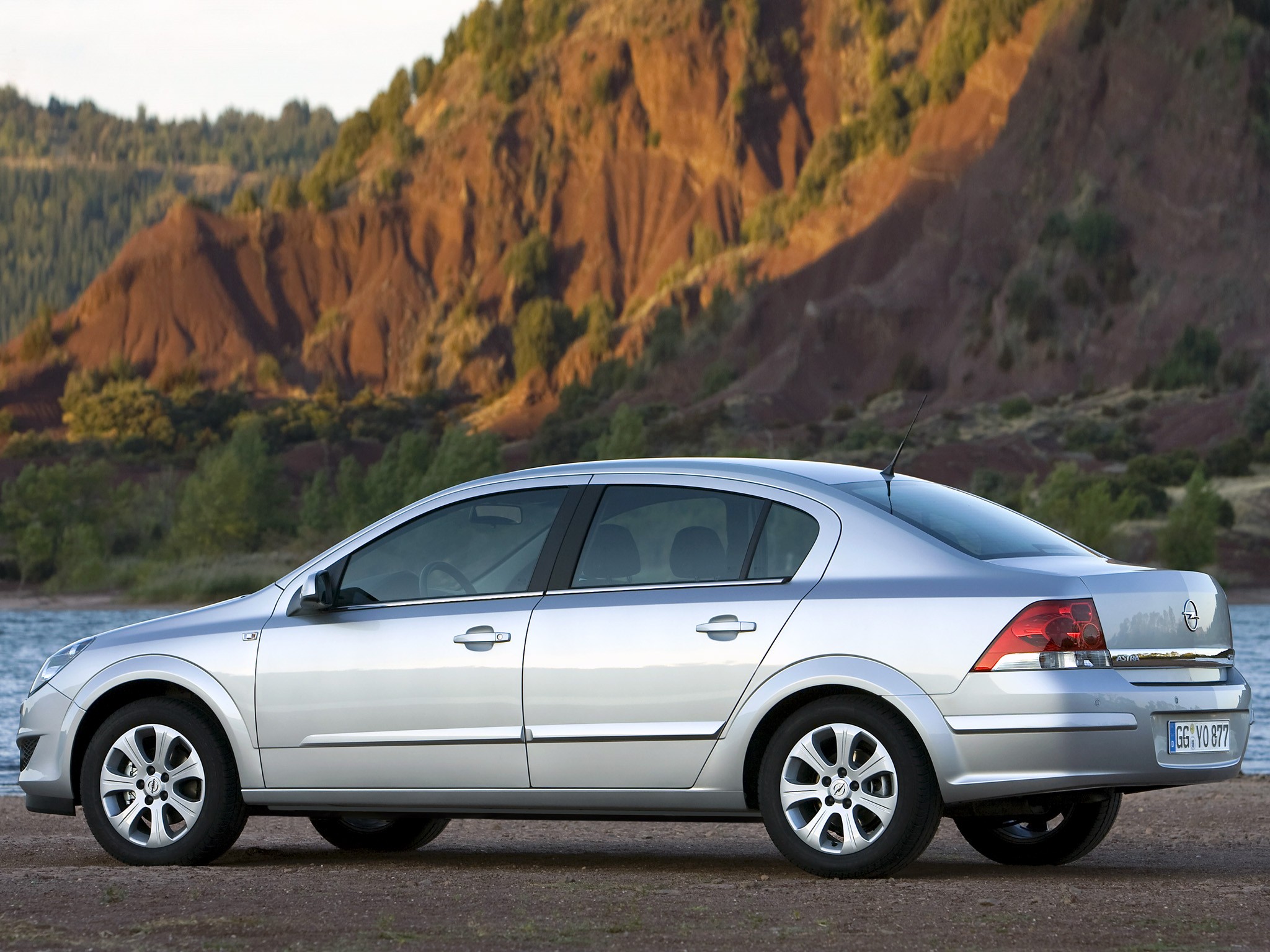 Opel Astra Sedan photo 16