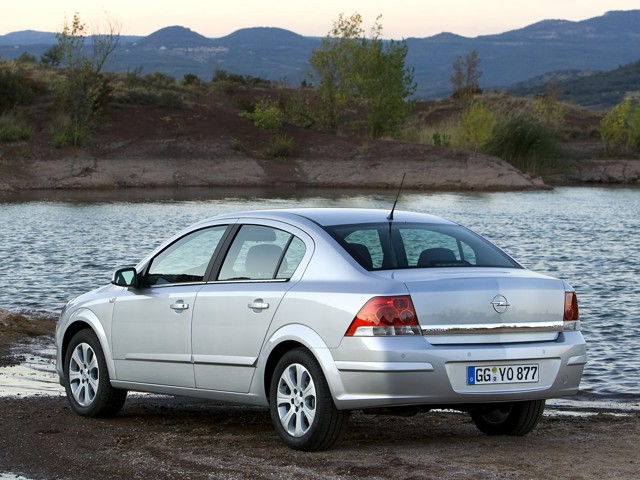 Opel Astra Sedan photo 17