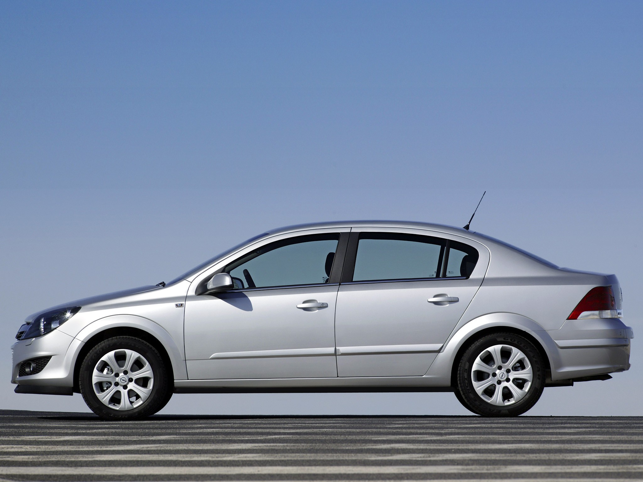 Opel Astra Sedan photo 20