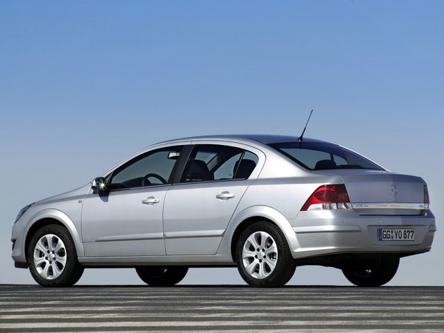 Opel Astra Sedan photo 21