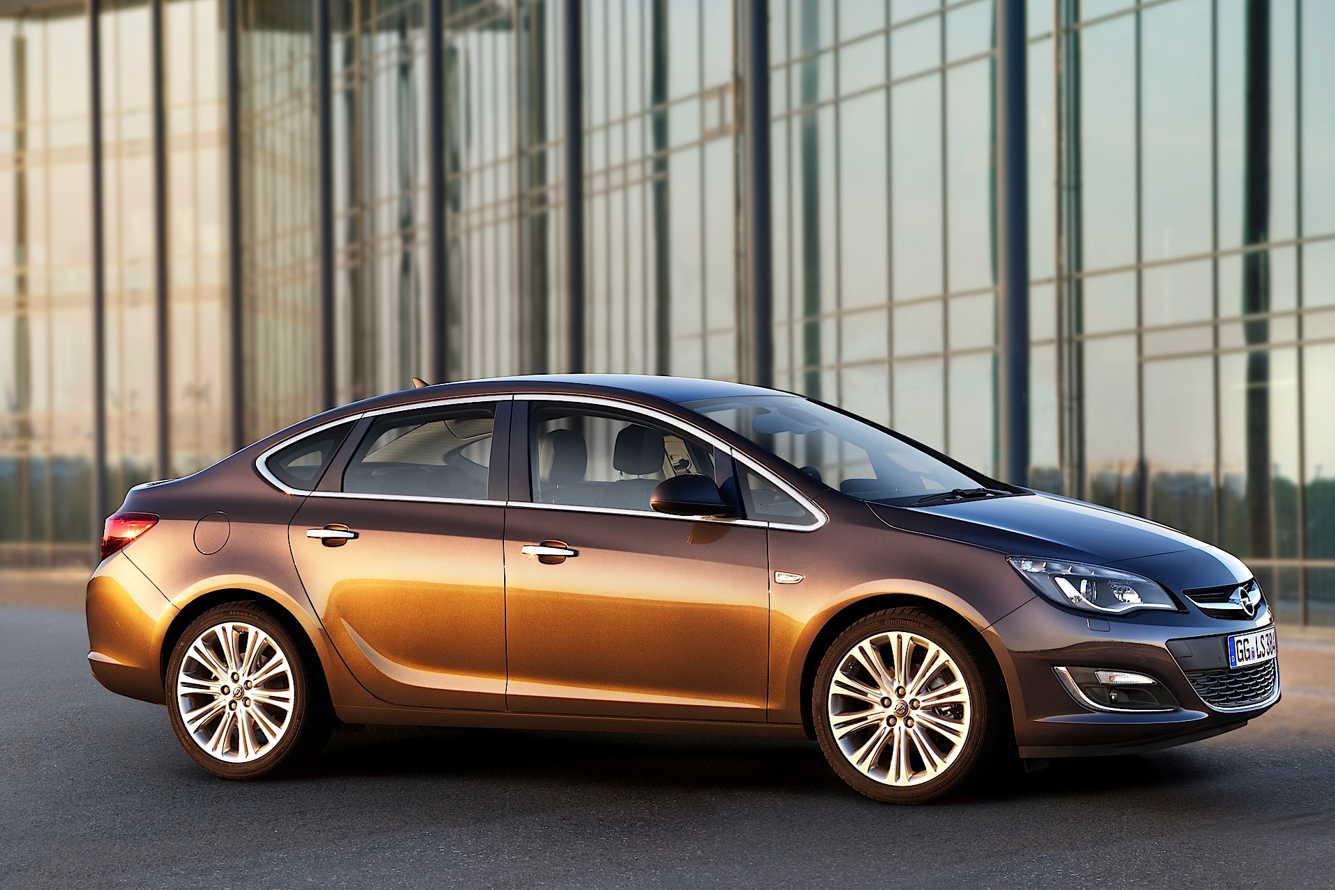 Opel Astra Sedan photo 5